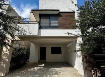 Casa · 208m² · 4 Recámaras · 2 Estacionamientos · Casa en Renta Valle de Cumbres