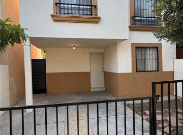 Casa · 90m² · 3 Recámaras · 1 Estacionamiento · Renta Casa en Mitras Poniente