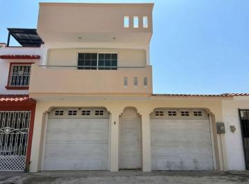 Casa de 3 habitaciones, Centro · Casa en Renta, 3 Recámaras en Fracc San Jorge