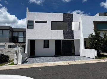 b54e4e5a07116b586b17818639eb5c0d7efecb23be23134d7c56f33b8e447f32 · Casa en Renta Lomas de Juriquilla | Roof Garden con Jacuzzi | 3 Recámaras