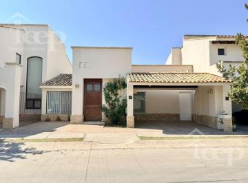 Casa · 180m² · 2 Recámaras · 2 Estacionamientos · Casa en Renta Amueblada