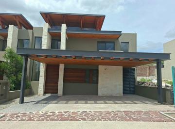 0282a3ead6b0e9de142557739d4ea0c7b268415fdb9013a8de4ae2960063ffa1 · Casa en Renta Dentro de Condominio Niebla, Altozano