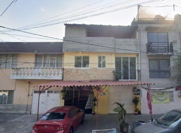 Casa de 3 habitaciones, Iztapalapa · Casa de Remate en Escuadrón 210 Iztapalapa, Cerca de Plaza Portal Churubusco