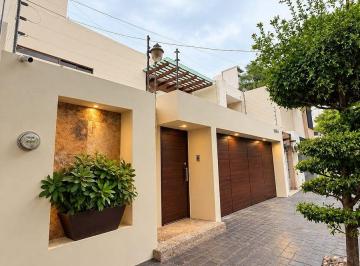 d11f7f6757e905649ab8b543e080b2f2d67d09810979e9649c53ff87d5c1fe69 · Residencia Moderna en Jardines Universidad