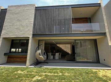 Casa · 200m² · 3 Recámaras · 3 Estacionamientos · Casa en Venta en Altozano Querétaro con Diseño Contemporáneo y Amplitud