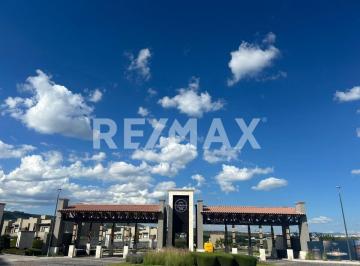 ef38973ead79b66a737dcee3bd6addacdaf1c9fb0f70b9897f1393a110798153 · Casa en Condominio en Venta Villa Carriedo