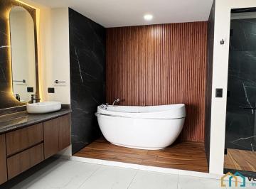 Casa · 420m² · 4 Recámaras · 2 Estacionamientos · Casa en Venta en Cluster Mónaco en Lomas de Angelópolis, con Jacuzzi en Recámara Principal