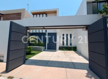 Casa · 132m² · 3 Recámaras · 2 Estacionamientos · Casa en Renta