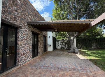 Casa · 420m² · 4 Recámaras · 4 Estacionamientos · Casa Terra