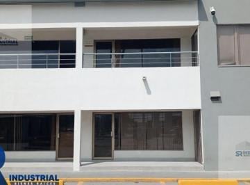 Local comercial · 50m² · 1 Estacionamiento · Local en Renta en Apodaca