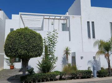 Casa · 230m² · 3 Recámaras · 2 Estacionamientos · Casa en Renta en Puebla Blanca, Lomas de Angelopolis II