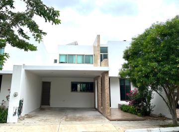 Casa de 4 habitaciones, Mérida · Casa en Altabrisa con Paneles Solares