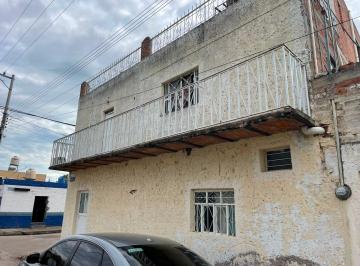 Casa de 2 habitaciones, Villa Guerrero · Casa de Dos Niveles en Esquina