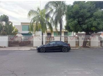 Casa · 551m² · 3 Recámaras · 2 Estacionamientos · Casa en Venta en Chepevera