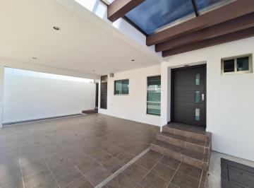 Casa · 230m² · 3 Recámaras · 2 Estacionamientos · Casa en Renta en Residencial Real del Sur