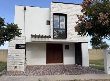 Casa · 195m² · 3 Recámaras · 2 Estacionamientos · Casa en Venta en Fraccionamiento Mayorca Residencial, León, Guanajuato