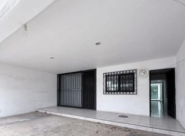 Casa · 313m² · 4 Recámaras · 2 Estacionamientos · Casa en Venta en Lomas de Guevara Sobre López Mateos Norte