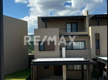 38fe56d63128204807dffcb48179e68f915582d4736bf55ee4ed50ec089368f8 · Casa en Venta en Villa Carriedo en Querétaro en Zona Campanario Norte