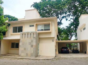Casa de 4 habitaciones, Centro · Casa en Renta, 4 Recámaras Privada Tortuguero