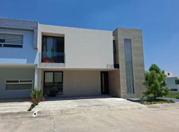 Casa de 4 habitaciones, Zapopan · Residencia en Los Robles