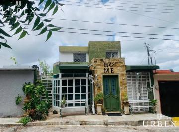 Casa · 157m² · 3 Recámaras · ¡En Venta Hermosa Casa con Alberca en Pedregal, Campeche!