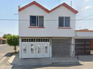 Casa de 4 habitaciones, Querétaro · Propiedad Ubicada en Bernardino de Siena 215, Mision Fundadores, 76117 Santiago de Querétaro, Qro.