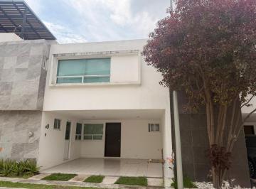Casa · 203m² · 3 Recámaras · 2 Estacionamientos · Casa en Renta en San Pedro Cholula