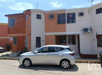 Casa · 70m² · 3 Recámaras · 1 Estacionamiento · ¡A Unos Pasos del Mar! Hermosa Casa Residencial en Acapulco Diamante