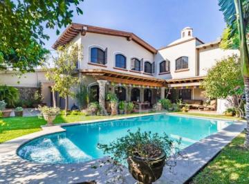Casa de 4 habitaciones, Cuernavaca · Casa de 350 m² C en 620 m² T con 4 Recámaras en Venta en Reforma
