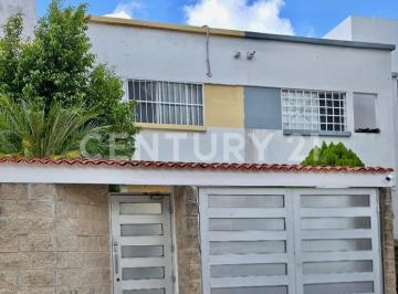 Casa · 95m² · 3 Recámaras · 2 Estacionamientos · Casa en Venta en Sol del Mayab, Av Las Torres, Cancún