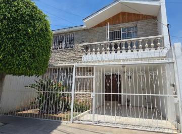 Casa de 4 habitaciones, León · Casa de Oportunidad con 4 Recámaras en Venta en Fraccionamiento Panorama