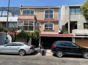 Vista de frente a la casa · Hermosa Residencia en Bosque Residecial del Sur