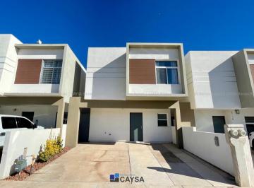 Casa · 130m² · 3 Recámaras · 2 Estacionamientos · Casa en Renta en Seratta 36 Zona Reliz Uvm (Frente a Parque)