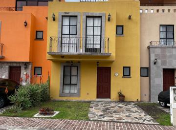 Casa en condominio de 3 habitaciones, San Miguel de Allende · Casa en Venta en San Miguel de Allende | 3 Recámaras + Roof Garden + Golf
