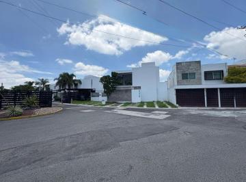 Casa de 3 habitaciones, Corregidora · Casa en Venta en Fracc. Tejeda | Amplio Terreno de 400 m², Jardín, Terraza y Excelente Ubicación