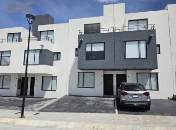 Casa · 119m² · 3 Recámaras · 2 Estacionamientos · Casa en Renta en El Marqués, 3 Niveles, Semiamueblada y Paneles Solares, Adara