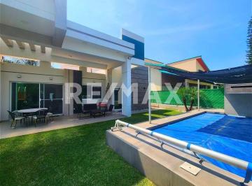 Casa · 280m² · 3 Recámaras · 2 Estacionamientos · Casa en Venta en Morelos, Fraccionamiento Lomas de Cocoyoc