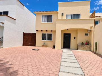 Casa de 3 habitaciones, Los Cabos · Casa en Renta en Privanzas, El Tezal, Cabo San Lucas
