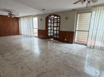 19fa521f600da34ddc30dee9a201a1e4abcbe038220b354ee4b82ea303b91c79 · Casa Para Oficinas (Puerta Cerrada)