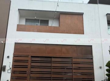 Casa · 298m² · 3 Recámaras · 2 Estacionamientos · Casa en Venta en Cumbres Madeira