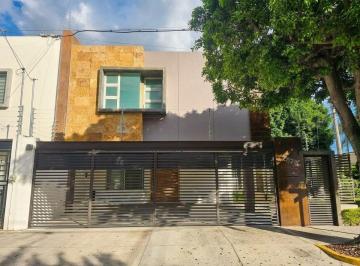 Casa de 3 habitaciones, Zapopan · Casa en Esquina en Renta Col. Victoria