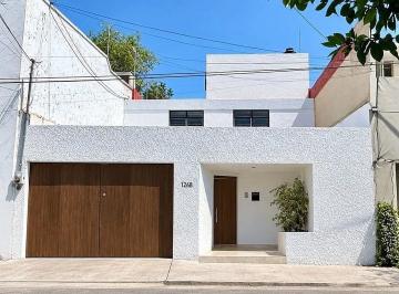 d66e37c90ec3236796d6432784a03acd6f9889f4d3d49d37fe75a11e9851df6a · Amplia Casa en Venta en Santa Tere