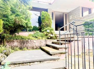 Casa de 3 habitaciones, Huixquilucan · Casa con Jardín en Venta en Calle Cerrada con Seguridad