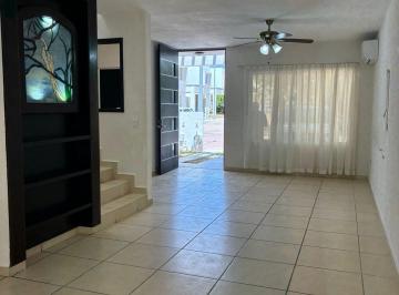 Casa · 140m² · 3 Recámaras · 2 Estacionamientos · Casa - Jardines del Sur