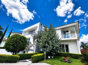Casa en condominio de 4 habitaciones, Zapopan · Casa en Venta en Fracc. Puerta de Hierro Zapopan