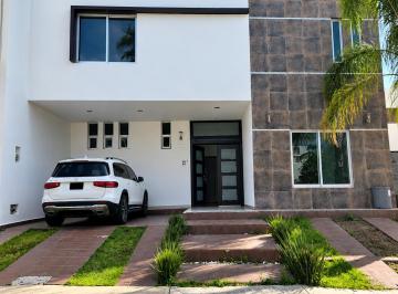 Casa de 6 habitaciones, Zapopan · ¡Casa en Renta en Puerta de Bosque!