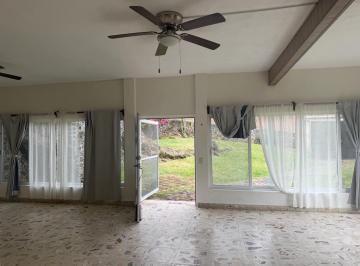 Casa · 500m² · 3 Recámaras · 2 Estacionamientos · Casa - Tepoztlán Centro