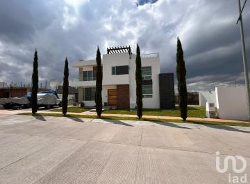 Casa · 417m² · 4 Recámaras · 3 Estacionamientos · Casa en Venta Querétaro, Mallorca Residencial