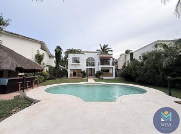 Casa · 1000m² · 3 Recámaras · 4 Estacionamientos · Casa Sin Muebles 3 Rec Fracc Campestre