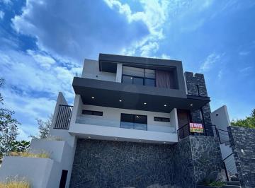 Casa · 296m² · 3 Estacionamientos · Casa - Fraccionamiento Zanda